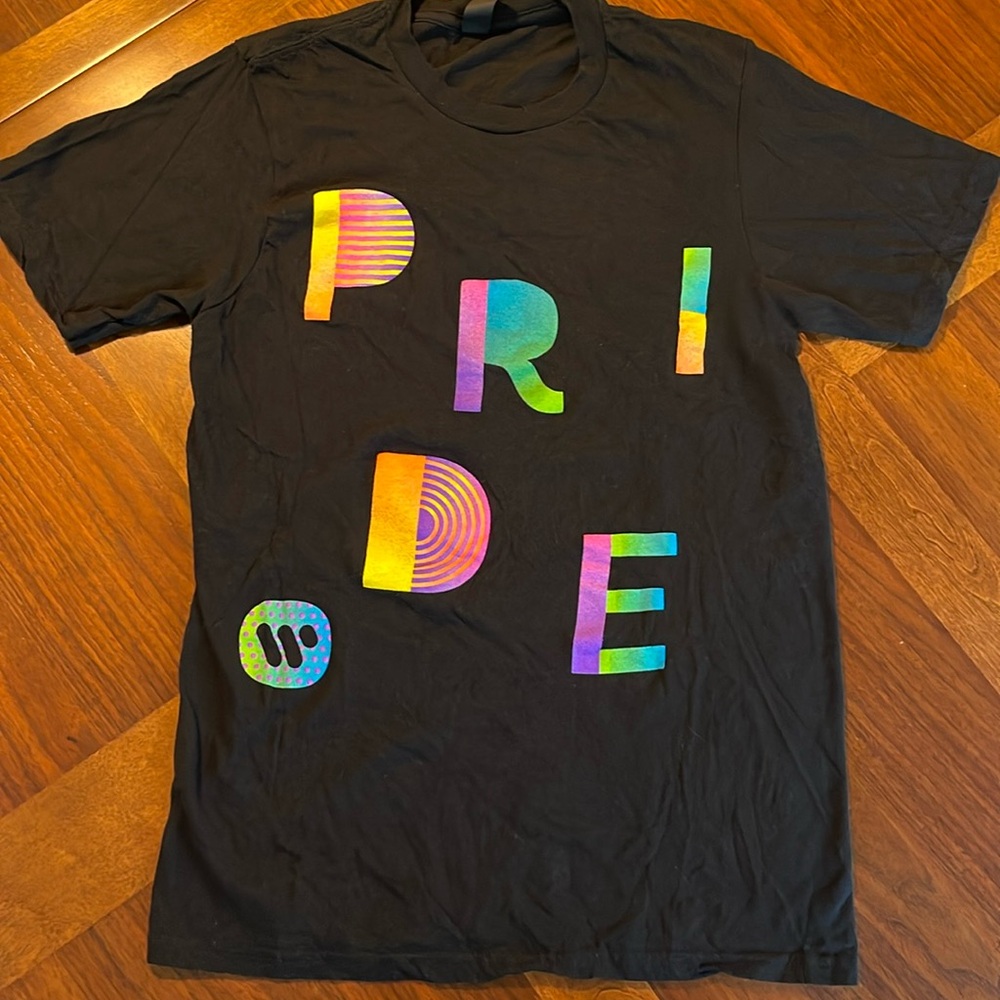 NEVER WORN RARE WARNER MUSIC GROUP BLACK PRIDE TEE - SIZE SMALL - ADORABLE!